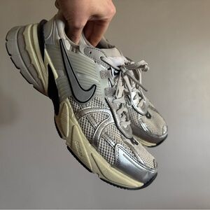 Nike Women’s V2K Run 'Summit White' size 9.5